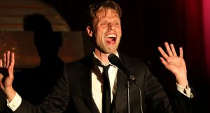 02-06-2014 SHOWBIZZ; FILIP JORDENS SINGS JACQUES BREL IN BERGENSE PILAREN. Precies 50 jaar nadat JACQUES BREL een furieus concert gaf in de BERGENSE PILAREN was het nu de beurt aan zijn vertolker FILIP JORDENS uit Belgie. Onder de noemer BON FROMAGE speelt Filip hetzelfde programma als BREL deed 50 jaar geleden.
foto: Albert den Iseger