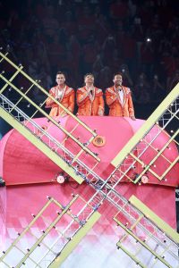 31-05-2014 SHOWBIZZ; TOPPERS MADE IN HOLLAND WEER GROOT SUCCES. Volgend jaar gaan we alles in dollars betalen bij de TOPPERS want het is dan in de ban van LAS VEGAS.
foto 31-05-2014 SHOWBIZZ; TOPPERS MADE IN HOLLAND WEER GROOT SUCCES. Volgend jaar gaan we alles in dollars betalen bij de TOPPERS want het is dan in de ban van LAS VEGAS.
foto: Albert den Iseger