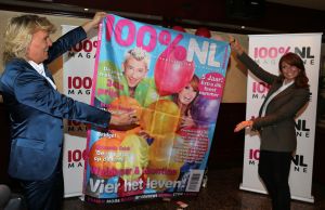 26-062014 SHOWBIZZ; HANS KLOK EN LEONTINE BORSATO ONTHULLEN JUBILEUM NUMMER VAN 100% NL. Het tijdschrift viert haar 5 jarig jubileum in aanwezigheid van vele artiesten.
foto;Albert den Iseger