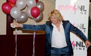 26-062014 SHOWBIZZ; HANS KLOK EN LEONTINE BORSATO ONTHULLEN JUBILEUM NUMMER VAN 100% NL. Het tijdschrift viert haar 5 jarig jubileum in aanwezigheid van vele artiesten.
foto;Albert den Iseger