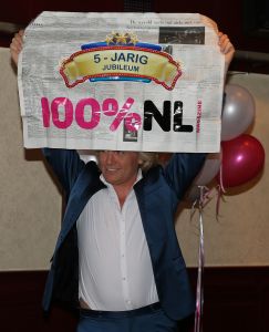 26-062014 SHOWBIZZ; HANS KLOK EN LEONTINE BORSATO ONTHULLEN JUBILEUM NUMMER VAN 100% NL. Het tijdschrift viert haar 5 jarig jubileum in aanwezigheid van vele artiesten.
foto;Albert den Iseger