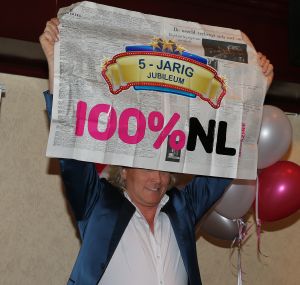 26-062014 SHOWBIZZ; HANS KLOK EN LEONTINE BORSATO ONTHULLEN JUBILEUM NUMMER VAN 100% NL. Het tijdschrift viert haar 5 jarig jubileum in aanwezigheid van vele artiesten.
foto;Albert den Iseger