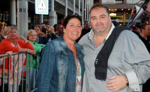 11-06-2014 SHOWBIZZ; TROS MUZIEKFEEST OP HET PLEIN IN AMSTELVEEN. Het was een grote verrassing voor iedereen dat JOHNNY DE MOL JR. kwam optreden met Jan Smit. Johnny kreeg van Jan na het optreden een Gouden Award uitgereikt voor hun gezamenlijk WK hit.
foto: Albert den Iseger