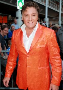 11-06-2014 SHOWBIZZ; TROS MUZIEKFEEST OP HET PLEIN IN AMSTELVEEN. Het was een grote verrassing voor iedereen dat JOHNNY DE MOL JR. kwam optreden met Jan Smit. Johnny kreeg van Jan na het optreden een Gouden Award uitgereikt voor hun gezamenlijk WK hit.
foto: Albert den Iseger