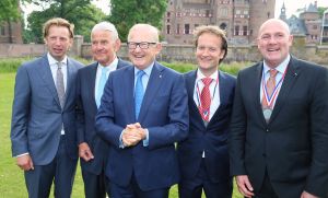 17-06-2015 SHOWBIZZ; EERSTE HARINGPARTY IS NATUURLIJK IN HAARZUILENS.
De grote afwezige vanavond was ERICA TERPSTRA die wegens ziekte verstek moest laten gaan.
foto: Albert den Iseger
