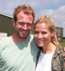 29-06-2017 SHOWBIZZ; TOM GROOT DE TULPENBOER UIT NIEUWE NIEDORP BOUWT HUIS. Tom en zijn partner Marieke zijn druk bezig met de voorbereidingen voor hun nieuwe huis wat gebouwd gaat worden naast het tulpenbedrijf van Tom in Nieuwe Niedorp.
foto: Albert den Iseger