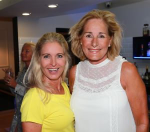 07-06-2018 SHOWBIZZ; FRANS BAUER OP VAKANTIE MET 200 UITBUNDIGE FANS.Dit jaar met 3 Van der VALK bussen naar Playa de Aro in Spanje.Een hele week feest met Frans als reisleider. Het was een echt feestje. foto: Albert den Iseger