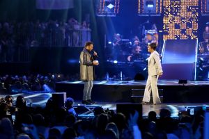 16-06-2018 SHOWBIZZ; TINO MARTIN IN THE ROUND ZIGGO DOME. Tino Martin stond weer in de Ziggo Dome voor 18500 uitbundige fans. Wat een feest voor zijn fans en de familie van Tino Martin. Een show van wereldformaat, alles klopte in de bomvolle Ziggo Dome, goed geluid en licht plus een  perfecte show.Het nummer LATER ALS IK GROTER BEN is achterhaald, hij is al de grootste. foto: Albert den Iseger