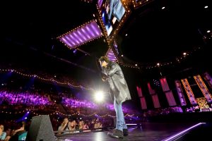 16-06-2018 SHOWBIZZ; TINO MARTIN IN THE ROUND ZIGGO DOME. Tino Martin stond weer in de Ziggo Dome voor 18500 uitbundige fans. Wat een feest voor zijn fans en de familie van Tino Martin. Een show van wereldformaat, alles klopte in de bomvolle Ziggo Dome, goed geluid en licht plus een  perfecte show.Het nummer LATER ALS IK GROTER BEN is achterhaald, hij is al de grootste. foto: Albert den Iseger