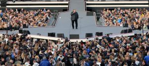 08-06-2019 SHOWBIZZ; TINO MARTIN IN HET OLYMPISCH STADION AMSTERDAM. Tino verraste de 28000 fans met een geweldig programma vol met mooie muziek.Rene Froger-Trijntje Oosterhuis en Glen Faria waren zijn gasten-vrienden die deze avond tot een succes maakte. Tino Martin was groots het een zeer grote G. Zijn fans waren uitbundig en de sfeer in het prachtige  stadion was een en al gezelligheid.
foto: Albert den Iseger
