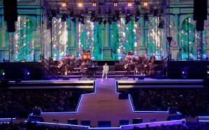08-06-2019 SHOWBIZZ; TINO MARTIN IN HET OLYMPISCH STADION AMSTERDAM. Tino verraste de 28000 fans met een geweldig programma vol met mooie muziek.Rene Froger-Trijntje Oosterhuis en Glen Faria waren zijn gasten-vrienden die deze avond tot een succes maakte. Tino Martin was groots het een zeer grote G. Zijn fans waren uitbundig en de sfeer in het prachtige  stadion was een en al gezelligheid.
foto: Albert den Iseger
