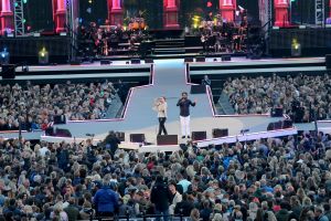 08-06-2019 SHOWBIZZ; TINO MARTIN IN HET OLYMPISCH STADION AMSTERDAM. Tino verraste de 28000 fans met een geweldig programma vol met mooie muziek.Rene Froger-Trijntje Oosterhuis en Glen Faria waren zijn gasten-vrienden die deze avond tot een succes maakte. Tino Martin was groots het een zeer grote G. Zijn fans waren uitbundig en de sfeer in het prachtige  stadion was een en al gezelligheid.
foto: Albert den Iseger