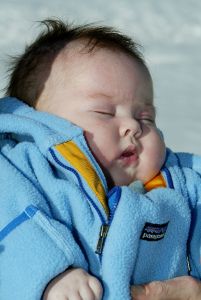 17-03-2004 KONINKLIJK HUIS: ALEX-AMALIA-MAXIMA OP VAKANTIE IN LECH OOSTENRIJK.Voor Amalia de eerste keer in de sneeuw in Lech.
foto: Albert den Iseger
