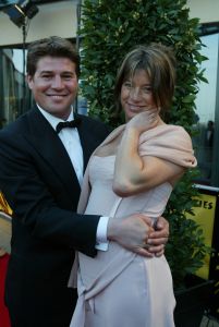 05-04-2004 SHOWBIZZ; PREMIERE VAN MUSICAL LION KING TE SCHEVENINGEN. MARTIJN KRABBE EN ZIJN VROUW AMANDA
FOTO; ALBERT DEN ISEGER.