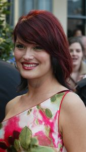 05-04-2004 SHOWBIZZ; PREMIERE VAN MUSICAL LION KING TE SCHEVENINGEN. ANOUK VAN ES 
FOTO; ALBERT DEN ISEGER.