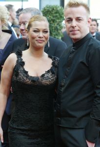 05-04-2004 SHOWBIZZ; PREMIERE VAN MUSICAL LION KING TE SCHEVENINGEN. ANTJE MONTERO EN MAN
FOTO; ALBERT DEN ISEGER.