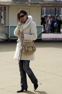 25-03-2005 SHOWBIZZ; VIP DAG IN WALIBI WORLD TE BIDDINGHUIZEN. VELE BN ers WAREN AANWEZIG OP DE OPENINGSDAG VAN HET VERNIEUWDE WALIBI. WORLD ASTRID KUIZENGA AAN DE TELEFOON
FOTO\'S ALBERT DEN ISEGER