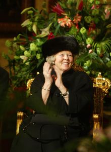 02-03-2005 KONINKLIJK HUIS; BEATRIX OP BEZOEK IN  ANNA POLOWMA OM BEELD TE ONTHULLEN EN OM  IN BREEZAND VOORJAARS BLOEMEN TENTOONSTELLING TE OPENEN.
FOTO; ALBERT DEN ISEGER