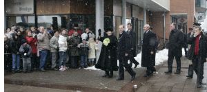 02-03-2005 KONINKLIJK HUIS; BEATRIX OP BEZOEK IN  ANNA POLOWMA OM BEELD TE ONTHULLEN EN OM  IN BREEZAND VOORJAARS BLOEMEN TENTOONSTELLING TE OPENEN.
FOTO; ALBERT DEN ISEGER