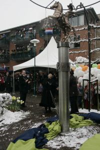 02-03-2005 KONINKLIJK HUIS; BEATRIX OP BEZOEK IN  ANNA POLOWMA OM BEELD TE ONTHULLEN EN OM  IN BREEZAND VOORJAARS BLOEMEN TENTOONSTELLING TE OPENEN.
FOTO; ALBERT DEN ISEGER