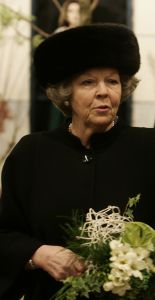 02-03-2005 KONINKLIJK HUIS; BEATRIX OP BEZOEK IN  ANNA POLOWMA OM BEELD TE ONTHULLEN EN OM  IN BREEZAND VOORJAARS BLOEMEN TENTOONSTELLING TE OPENEN.
FOTO; ALBERT DEN ISEGER