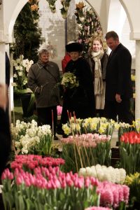 02-03-2005 KONINKLIJK HUIS; BEATRIX OP BEZOEK IN  ANNA POLOWMA OM BEELD TE ONTHULLEN EN OM  IN BREEZAND VOORJAARS BLOEMEN TENTOONSTELLING TE OPENEN.
FOTO; ALBERT DEN ISEGER