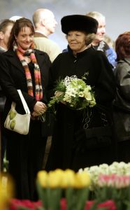 02-03-2005 KONINKLIJK HUIS; BEATRIX OP BEZOEK IN  ANNA POLOWMA OM BEELD TE ONTHULLEN EN OM  IN BREEZAND VOORJAARS BLOEMEN TENTOONSTELLING TE OPENEN.
FOTO; ALBERT DEN ISEGER