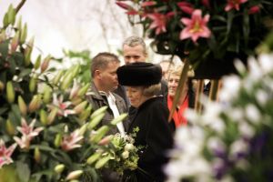 02-03-2005 KONINKLIJK HUIS; BEATRIX OP BEZOEK IN  ANNA POLOWMA OM BEELD TE ONTHULLEN EN OM  IN BREEZAND VOORJAARS BLOEMEN TENTOONSTELLING TE OPENEN.
FOTO; ALBERT DEN ISEGER