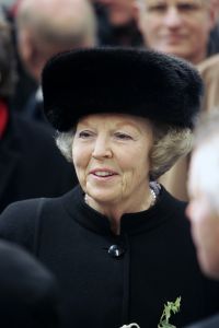 02-03-2005 KONINKLIJK HUIS; BEATRIX OP BEZOEK IN  ANNA POLOWMA OM BEELD TE ONTHULLEN EN OM  IN BREEZAND VOORJAARS BLOEMEN TENTOONSTELLING TE OPENEN.
FOTO; ALBERT DEN ISEGER