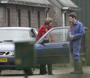20-03-2005 SHOWBIZZ; BOER ZOEKT VROUW PROGRAMMA VAN DE KRO EN YVONNE JASPERS.BOER PETER VERZWEEG ZIJN AL EERDERE VRIENDIN, PAPARAZZI FOTO S BEWEZEN HET TEGENDEEL.BOER PETER MET VRIENDIN
FOTO\'; ALBERT DEN ISEGER