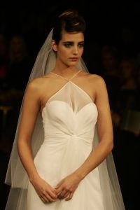 12-03-2005 SHOWBIZZ; MART VISSER HAUTECOUTURE  COLLECTIE ZOMER 2005 SHOW IN HET HILTON AMSTERDAM. BRUIDJE
FOTO; ALBERT DEN ISEGER