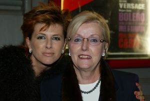 04-10-2003 SHOWBIZZ; PREMIERE VAN BEJART LAUSANNE BALLET IN CARRE AMSTERDAM. FOTO CHAZIA MOURALI EN HAAR MOEDER
FOTO; ALBERT DEN ISEGER