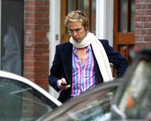 3-10-2003 SHOWBIZZ; CHRIS ZEEGERS BIJ ZIJN HUIS IN AMSTERDAM
FOTO; ALBERT DEN ISEGER