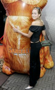 15-08-2004 SHOWBIZZ; FILMPREMIERE GARFIELD TE AMSTERDAM. Tal van bekende nederlanders en hun kindren kwamen naar de film Garfield. Zangeres Do
FOTO; ALBERTDEN ISEGER.