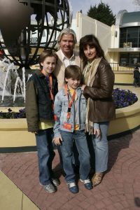 25-03-2005 SHOWBIZZ; VIP DAG IN WALIBI WORLD TE BIDDINGHUIZEN. VELE BN ers WAREN AANWEZIG OP DE OPENINGSDAG VAN HET VERNIEUWDE WALIBI WORLD. DRIES ROELVINK EN FAMILIE
FOTO\'S ALBERT DEN ISEGER