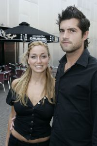 15-08-2004 SHOWBIZZ; FILMPREMIERE GARFIELD TE AMSTERDAM. Tal van bekende nederlanders en hun kindren kwamen naar de film Garfield. Zangeres Do en haar vriend
FOTO; ALBERTDEN ISEGER.