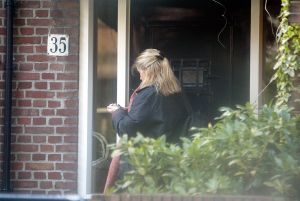 02-04-2003 ACTUEEL;EMILY BREMERS IN VERWACHTING EN OP WEG NAAR DOKTER.
FOTO;ALBERT DEN ISEGER