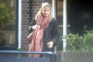 02-04-2003 ACTUEEL;EMILY BREMERS IN VERWACHTING EN OP WEG NAAR DOKTER.
FOTO;ALBERT DEN ISEGER
