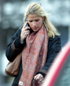 02-04-2003 ACTUEEL;EMILY BREMERS IN VERWACHTING EN OP WEG NAAR DOKTER.
FOTO;ALBERT DEN ISEGER