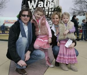 25-03-2005 SHOWBIZZ; VIP DAG IN WALIBI WORLD TE BIDDINGHUIZEN. VELE BN ers WAREN AANWEZIG OP DE OPENINGSDAG VAN HET VERNIEUWDE WALIBI WORLD. ERIK DE ZWART EN VROUW EN DOCHTERS  MARIJN  EN MEREL
FOTO\'S ALBERT DEN ISEGER
