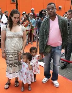 15-08-2004 SHOWBIZZ; FILMPREMIERE GARFIELD TE AMSTERDAM. Tal van bekende nederlanders en hun kindren kwamen naar de film Garfield. familie Howard Komproe 
FOTO; ALBERTDEN ISEGER.