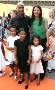 15-08-2004 SHOWBIZZ; FILMPREMIERE GARFIELD TE AMSTERDAM. Tal van bekende nederlanders en hun kindren kwamen naar de film Garfield.
FOTO; ALBERTDEN ISEGER.