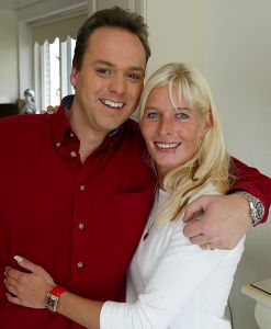 07-10-2003 SHOWBIZZ; THUIS BIJ FRANS BAUER IN FYNAART.
FRANS EN MARISKA EN HUN ZOONS JAN EN CHRISTIAAN BAUER
FOTO;ALBERT DEN ISEGER