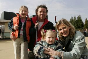 25-03-2005 SHOWBIZZ; VIP DAG IN WALIBI WORLD TE BIDDINGHUIZEN. VELE BN ers WAREN AANWEZIG OP DE OPENINGSDAG VAN HET VERNIEUWDE WALIBI WORLD. HENK JAN SMITS EN FAMILIE
FOTO\'S ALBERT DEN ISEGER