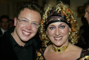 05-04-2004 SHOWBIZZ; PREMIERE VAN MUSICAL LION KING TE SCHEVENINGEN. KARIN BLOEMEN EN JAMAI
FOTO; ALBERT DEN ISEGER.