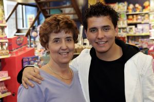 21-03-2005 SHOWBIZZ; JAN SMIT EN VOLENDAM  ZIJN ER KLAAR VOOR OM TE KIJKEN NAAR  GEWOON JAN SMIT . DE REALITYSOAP IS VANAF 25 MAART TE ZIEN.
FOTO; ALBERT DEN ISEGER
