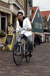 21-03-2005 SHOWBIZZ; JAN SMIT EN VOLENDAM  ZIJN ER KLAAR VOOR OM TE KIJKEN NAAR  GEWOON JAN SMIT . DE REALITYSOAP IS VANAF 25 MAART TE ZIEN.
FOTO; ALBERT DEN ISEGER