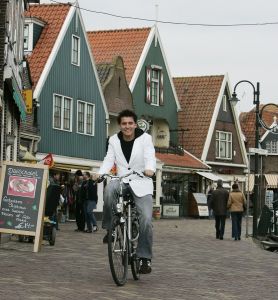 21-03-2005 SHOWBIZZ; JAN SMIT EN VOLENDAM  ZIJN ER KLAAR VOOR OM TE KIJKEN NAAR  GEWOON JAN SMIT . DE REALITYSOAP IS VANAF 25 MAART TE ZIEN.
FOTO; ALBERT DEN ISEGER