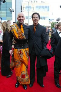 05-04-2004 SHOWBIZZ; PREMIERE VAN MUSICAL LION KING TE SCHEVENINGEN. MAIK DE BOER EN VRIEND
FOTO; ALBERT DEN ISEGER.