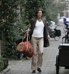 04-02-2005 KONINKLIJK HUIS; MARILENE GAAT OP HAAR VERJAARDAG BOODSCHAPPEN DOEN MET HAAR KINDEREN.
FOTO; ALBERT DEN ISEGER.
